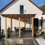 Gemütliches Einfamilienhaus In Mit 3 Schlafzimmern Mit Garten Und Parkplatz *