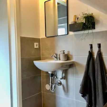 Holiday home Gemuetliches Einfamilienhaus In Mit 3 Schlafzimmern Mit Garten Und Parkplatz *