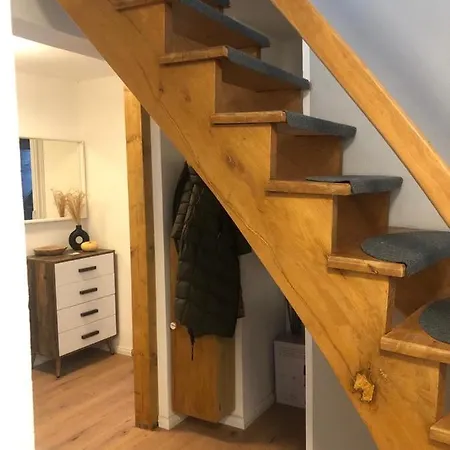 Gemuetliches Einfamilienhaus In Mit 3 Schlafzimmern Mit Garten Und Parkplatz גרה