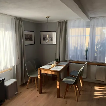 Feriehus Gemuetliches Einfamilienhaus In Mit 3 Schlafzimmern Mit Garten Und Parkplatz Gera