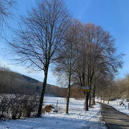 Gemuetliches Einfamilienhaus In Mit 3 Schlafzimmern Mit Garten Und Parkplatz Feriehus