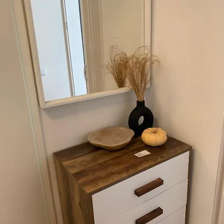 Gemuetliches Einfamilienhaus In Mit 3 Schlafzimmern Mit Garten Und Parkplatz בית נופש *