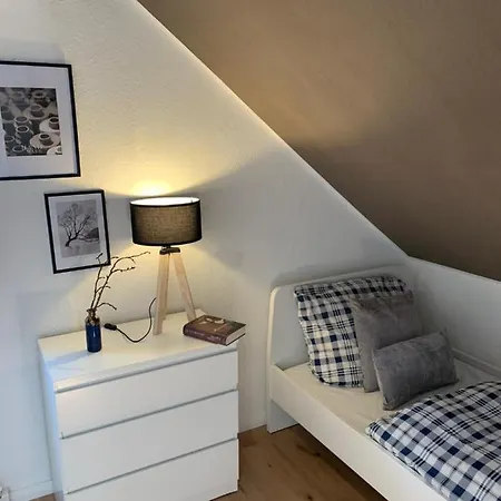 Gemuetliches Einfamilienhaus In Mit 3 Schlafzimmern Mit Garten Und Parkplatz Holiday home Gera