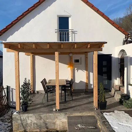 Gemuetliches Einfamilienhaus In Mit 3 Schlafzimmern Mit Garten Und Parkplatz *