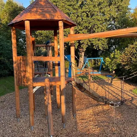 Gemuetliches Einfamilienhaus In Mit 3 Schlafzimmern Mit Garten Und Parkplatz *