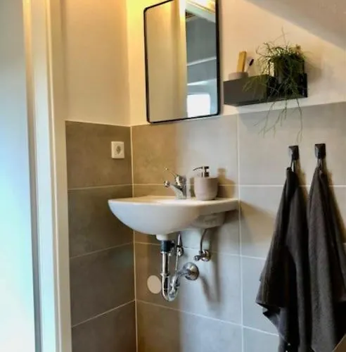 Vakantiehuis Gemuetliches Einfamilienhaus In Mit 3 Schlafzimmern Mit Garten Und Parkplatz *