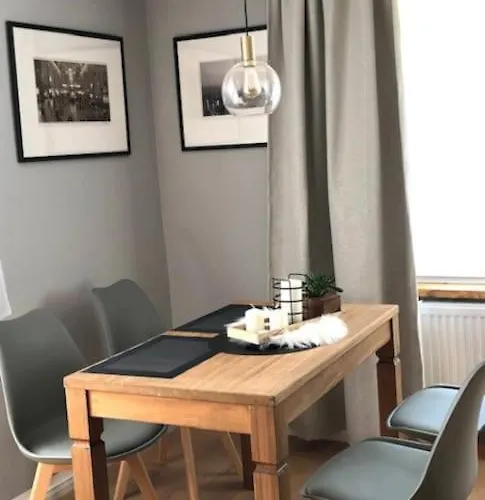 Gemuetliches Einfamilienhaus In Mit 3 Schlafzimmern Mit Garten Und Parkplatz *