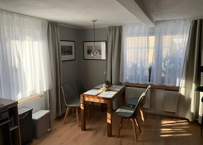 Vakantiehuis Gemuetliches Einfamilienhaus In Mit 3 Schlafzimmern Mit Garten Und Parkplatz Gera