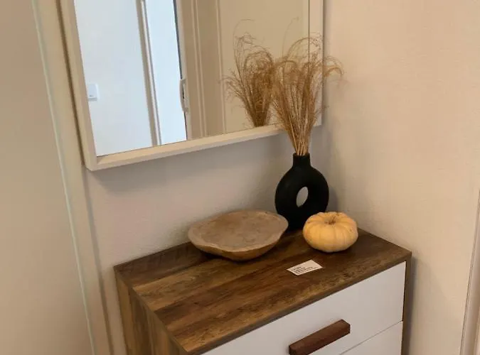 Gemuetliches Einfamilienhaus In Mit 3 Schlafzimmern Mit Garten Und Parkplatz Vakantiehuis *