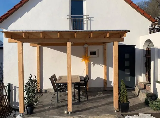 Gemuetliches Einfamilienhaus In Mit 3 Schlafzimmern Mit Garten Und Parkplatz *