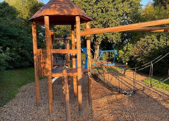 Gemuetliches Einfamilienhaus In Mit 3 Schlafzimmern Mit Garten Und Parkplatz *