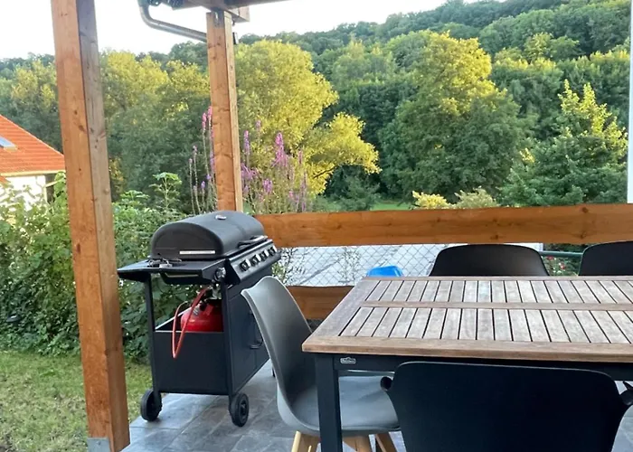 Gemuetliches Einfamilienhaus In Mit 3 Schlafzimmern Mit Garten Und Parkplatz *